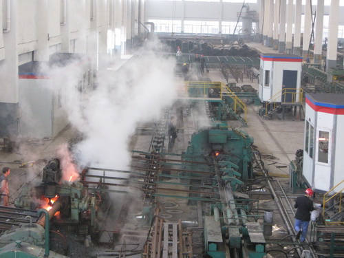 娄底无缝钢管厂家生产车间